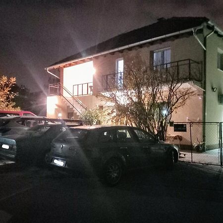 Rm Castell Apartments Нови-Сад Экстерьер фото